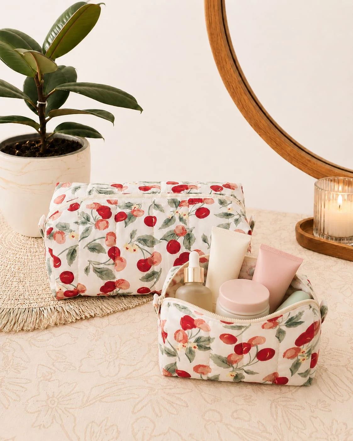 Accesorios de tela con estampado de fresas